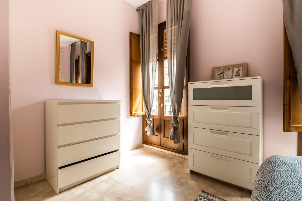 Tuguest Isabel La Catolica II Apartment Granada Eksteriør billede